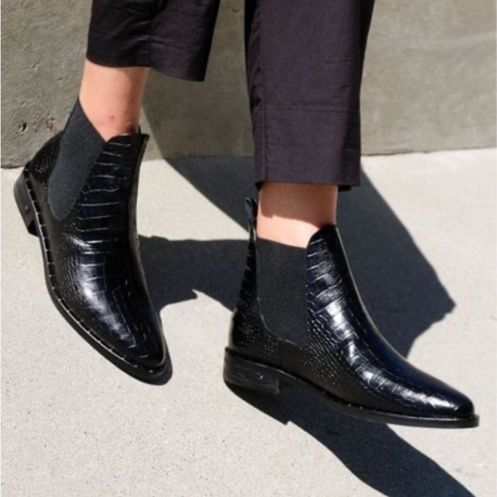 Freda Salvador SLEEK CHELSEA ANKLE BOOT